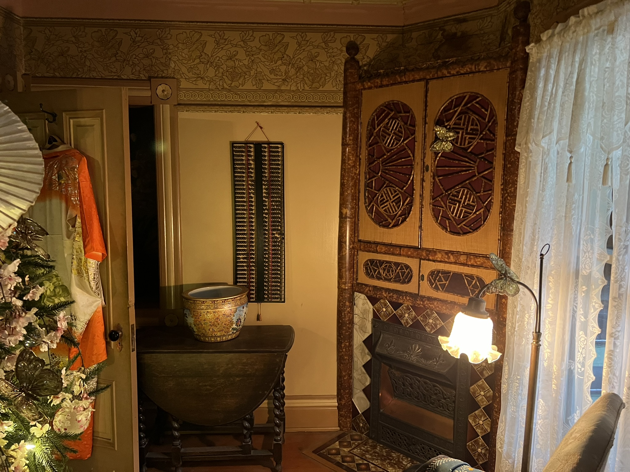 这些东方的东西是当时的流行，价格非常昂贵