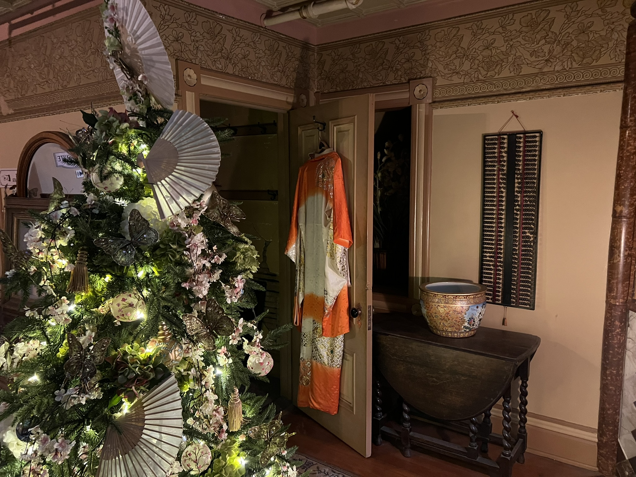 这些东方的东西是当时的流行，价格非常昂贵