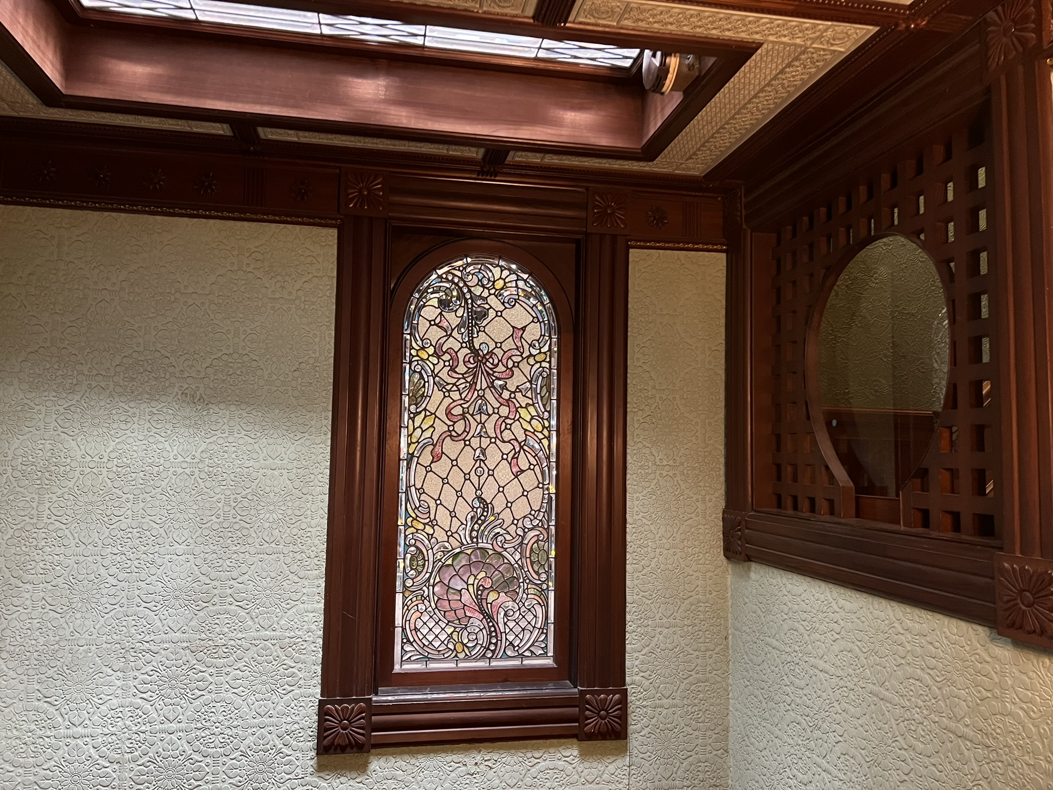 这块玻璃是整个房子价值最高的玻璃，价值现在的好几万美元