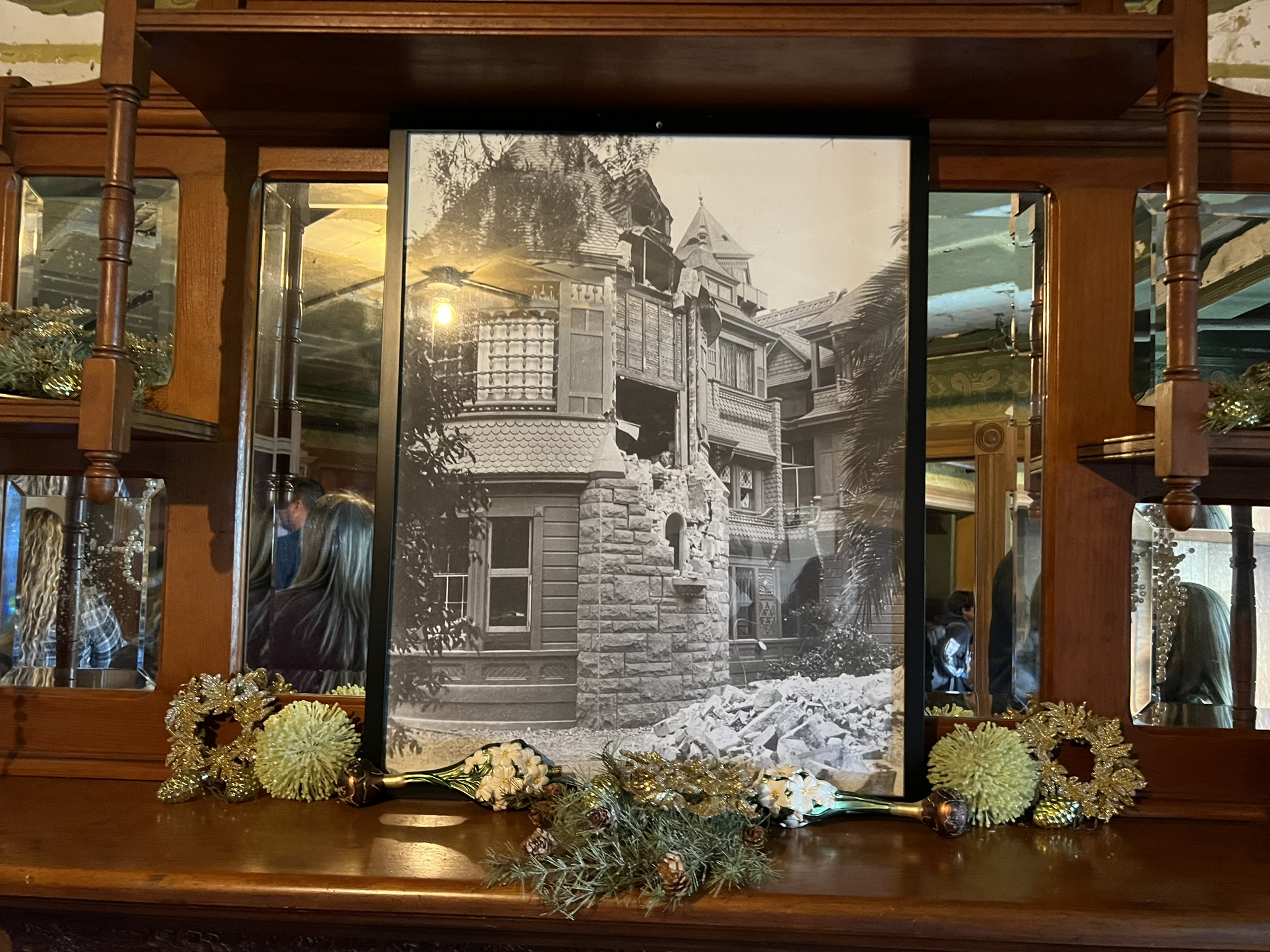 San Jose 大地震后，房子的最高的一处塌了下来