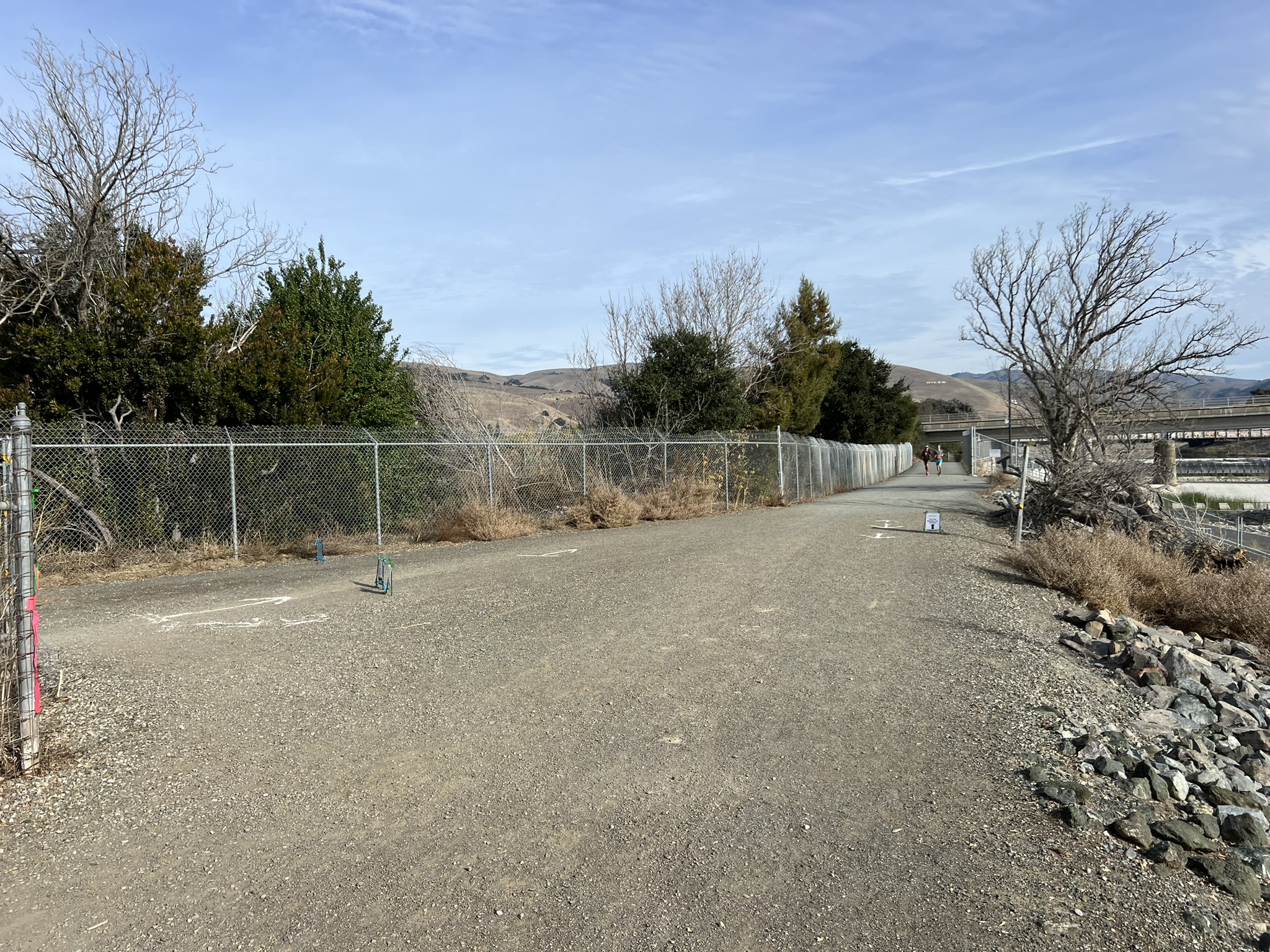 比赛跑道就是这种的，非常令人困惑，中间也没有志愿者指引道路，很容易跑错