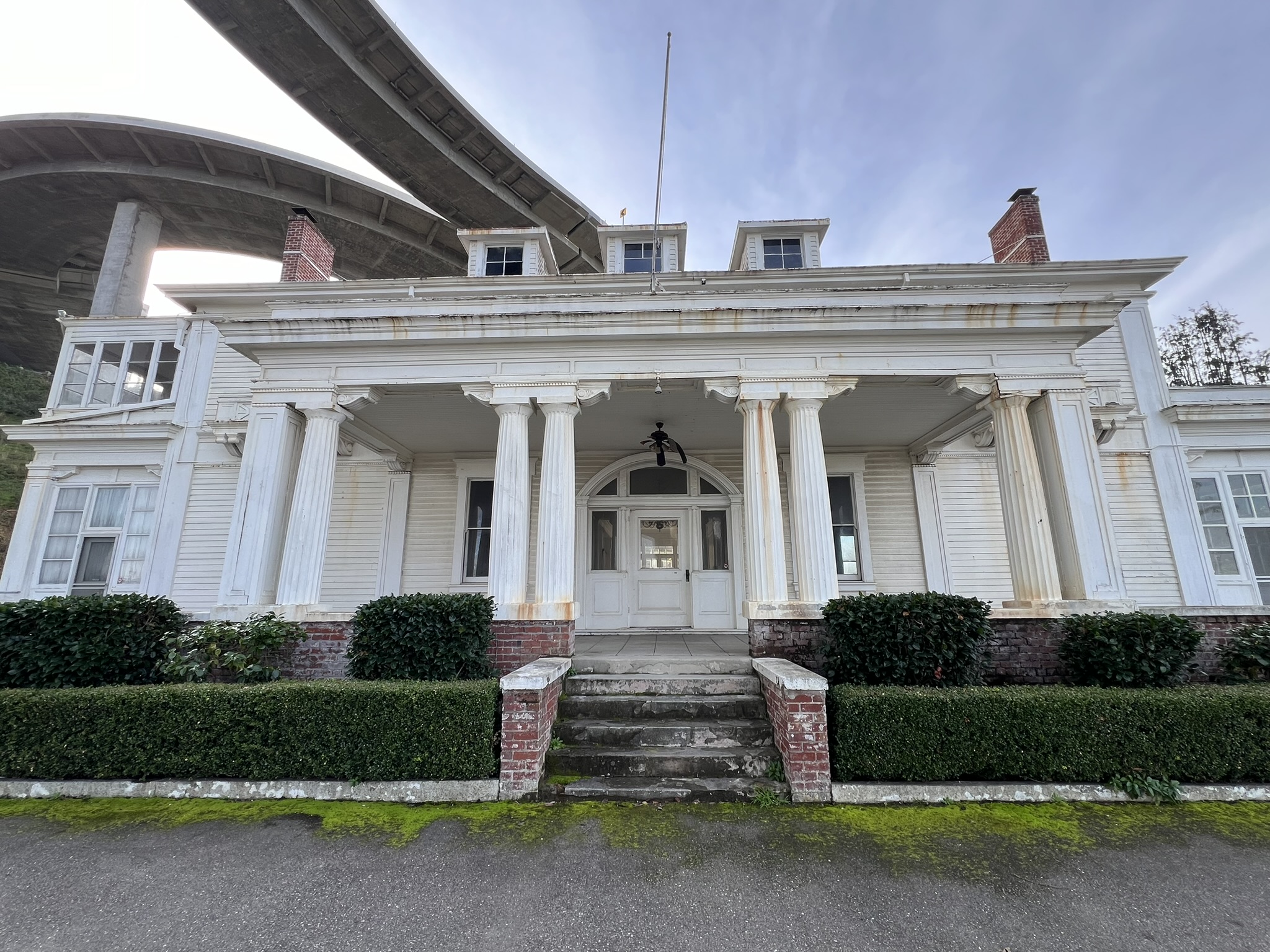 尼米兹的老宅大门