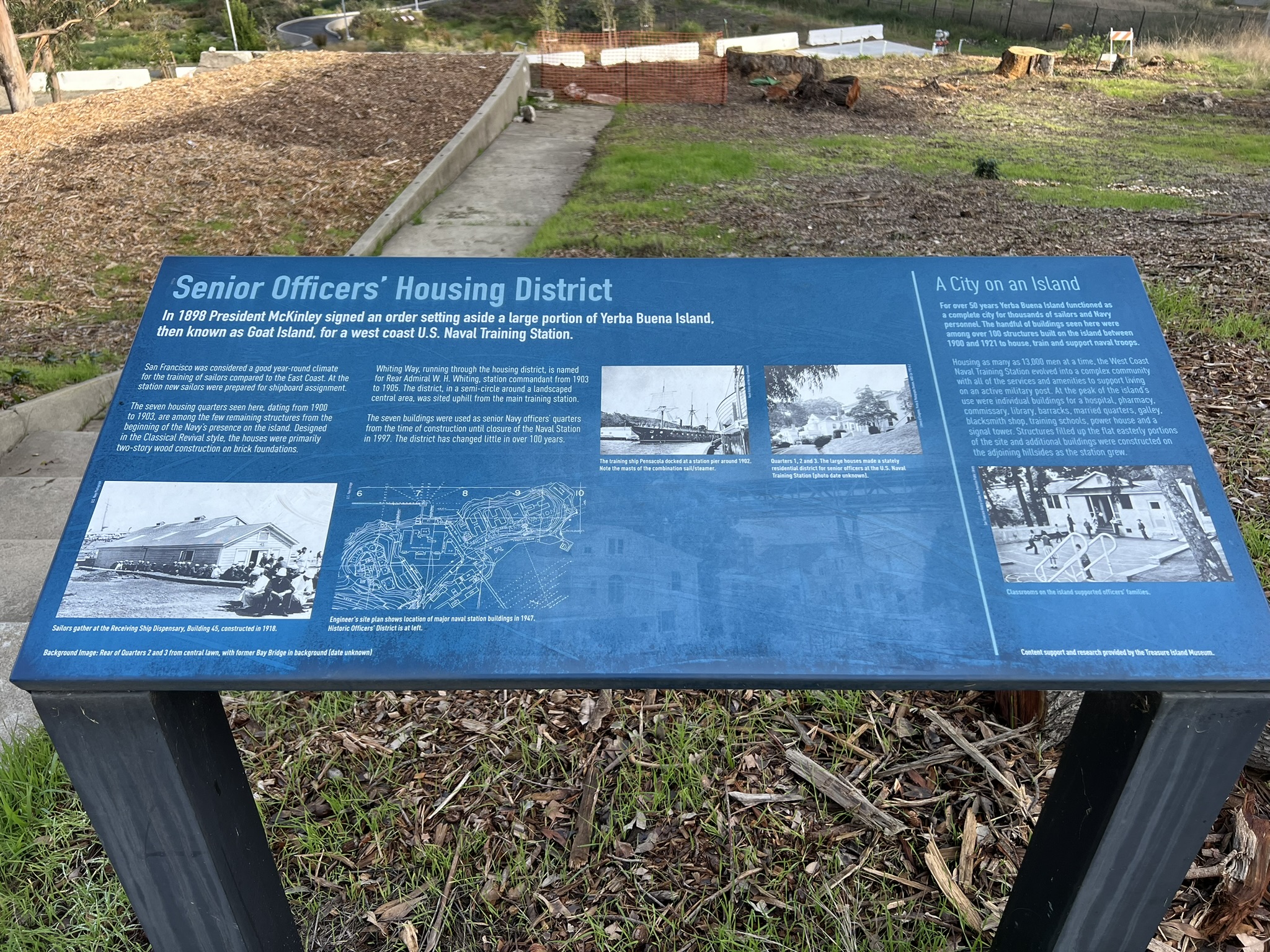 原来这里都是以前二战时期美国海军高级将领的住宅