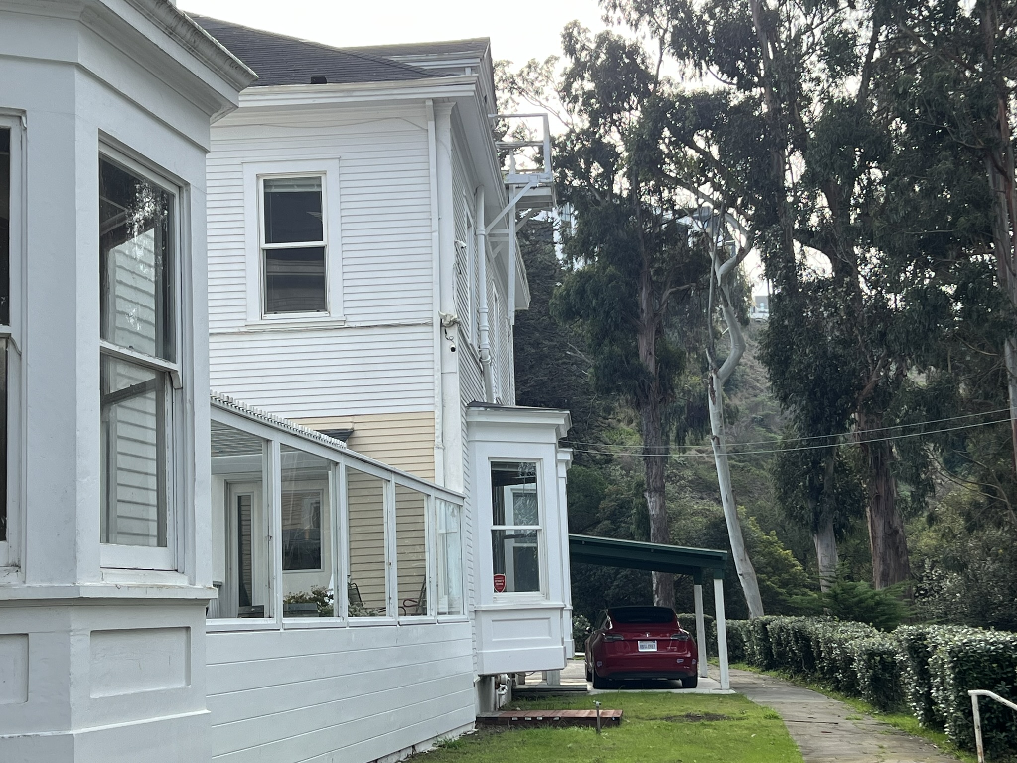 其中一个老宅居然还有人居住！