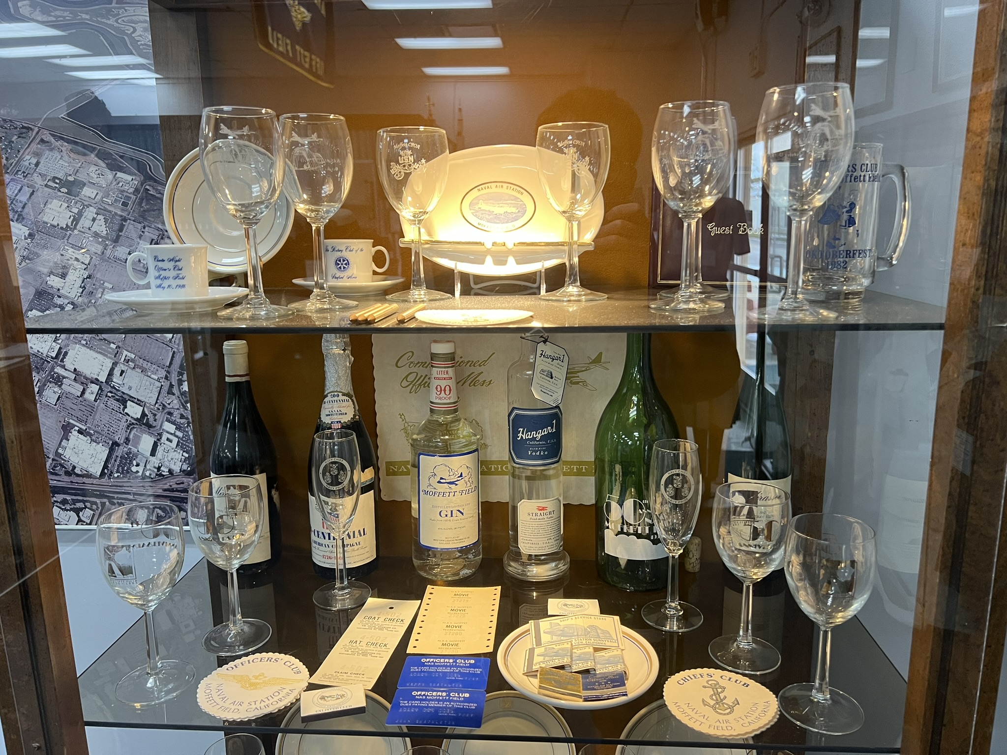 酒和杯具
