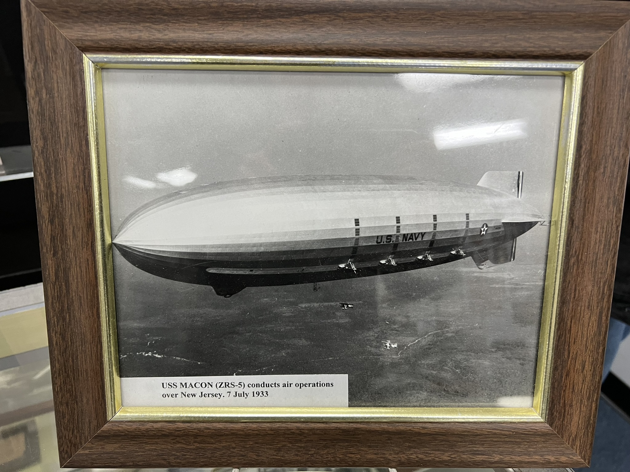 USS Macon 和小飞机，突然让我想起了星际争霸中神族的航母