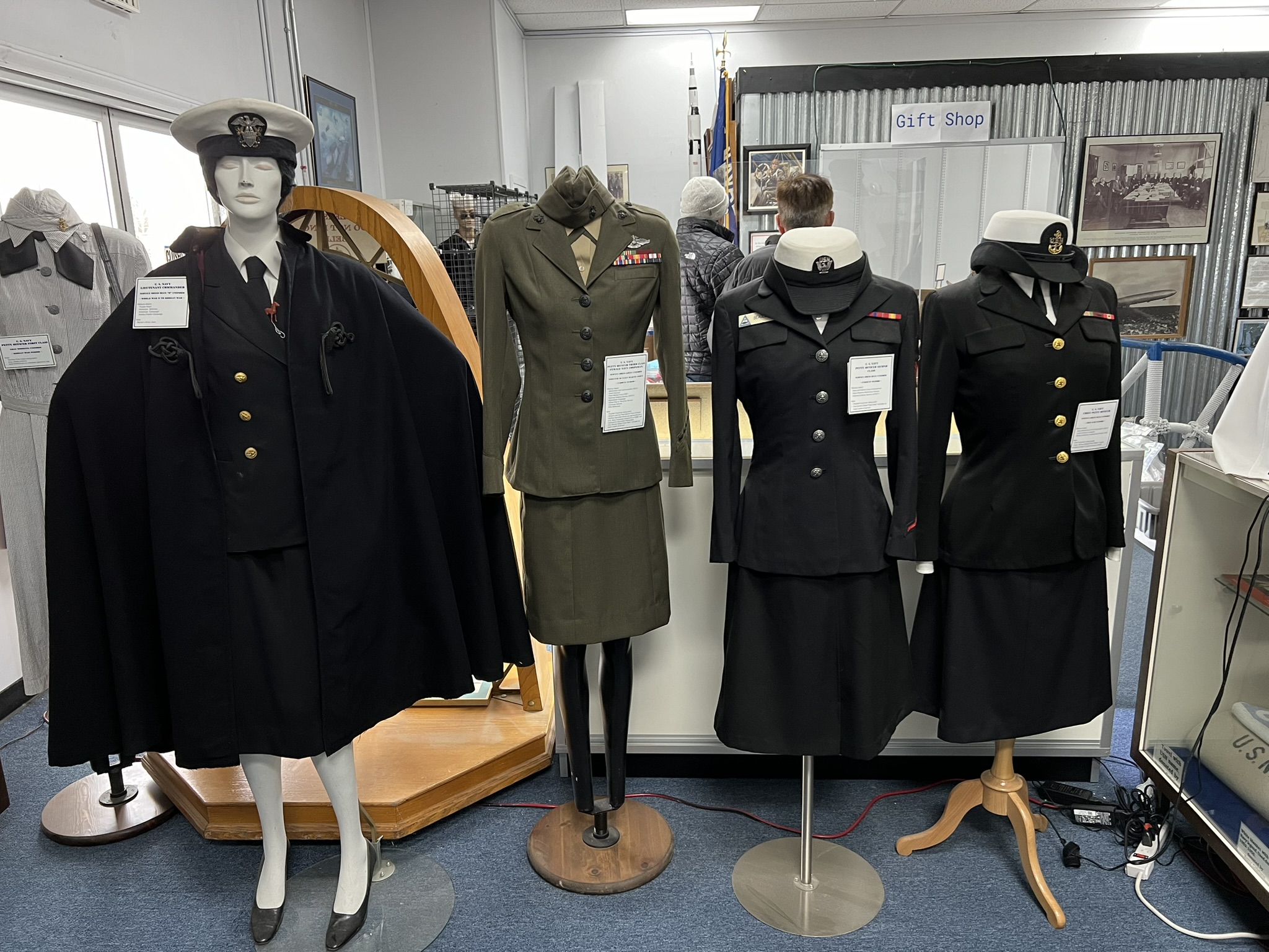 制服