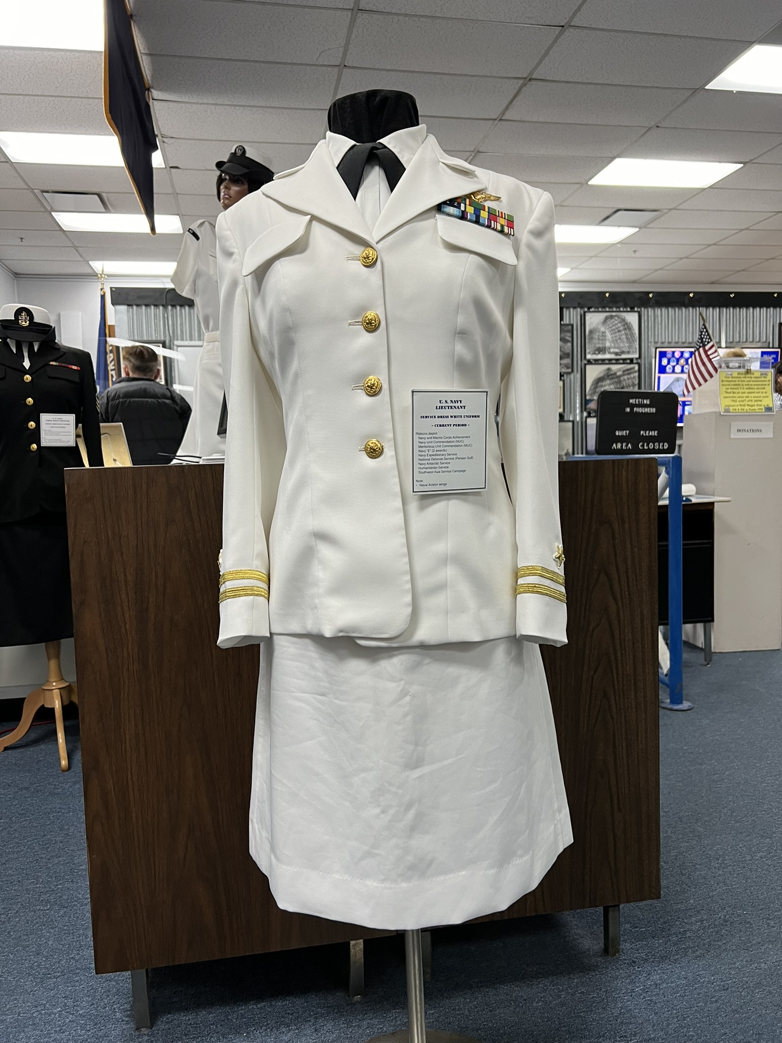 制服