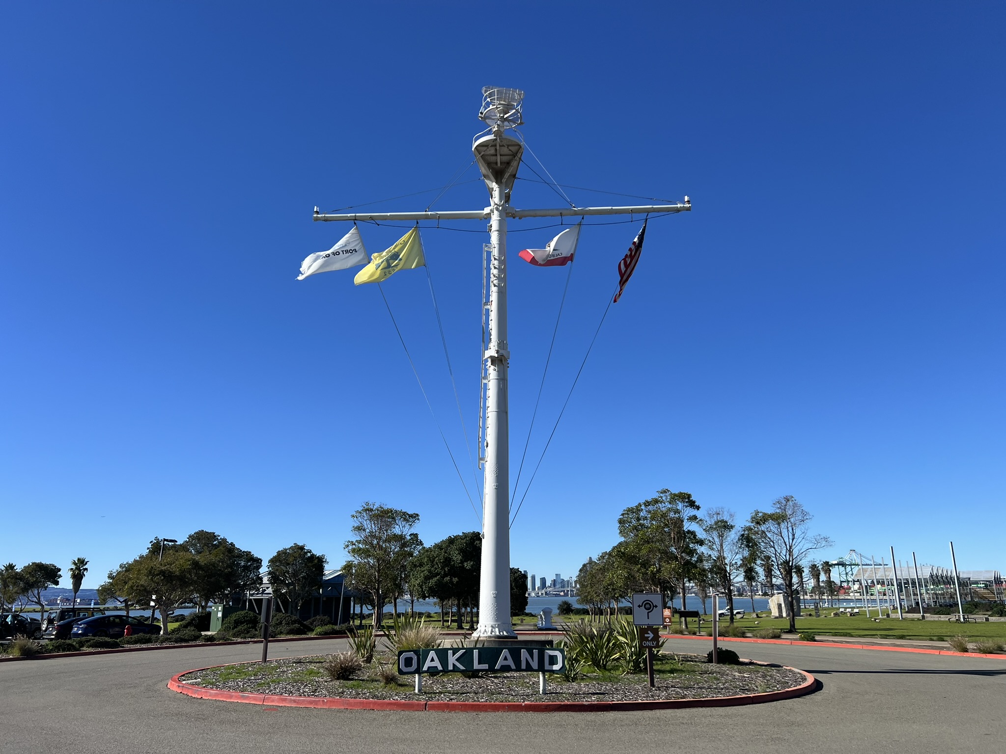 Oakland 桅杆