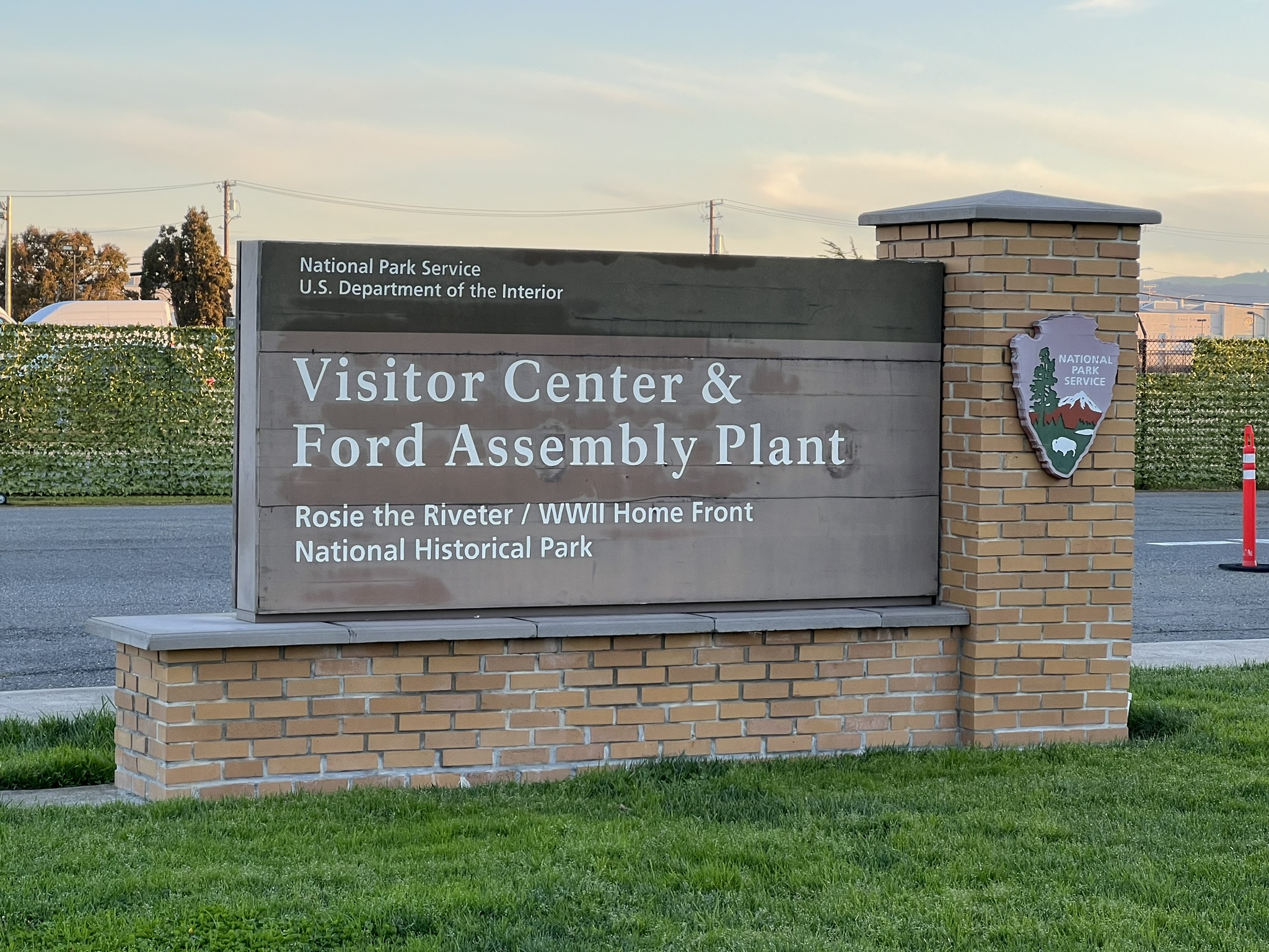 比赛起点就在 Ford Assembly Plant 旁