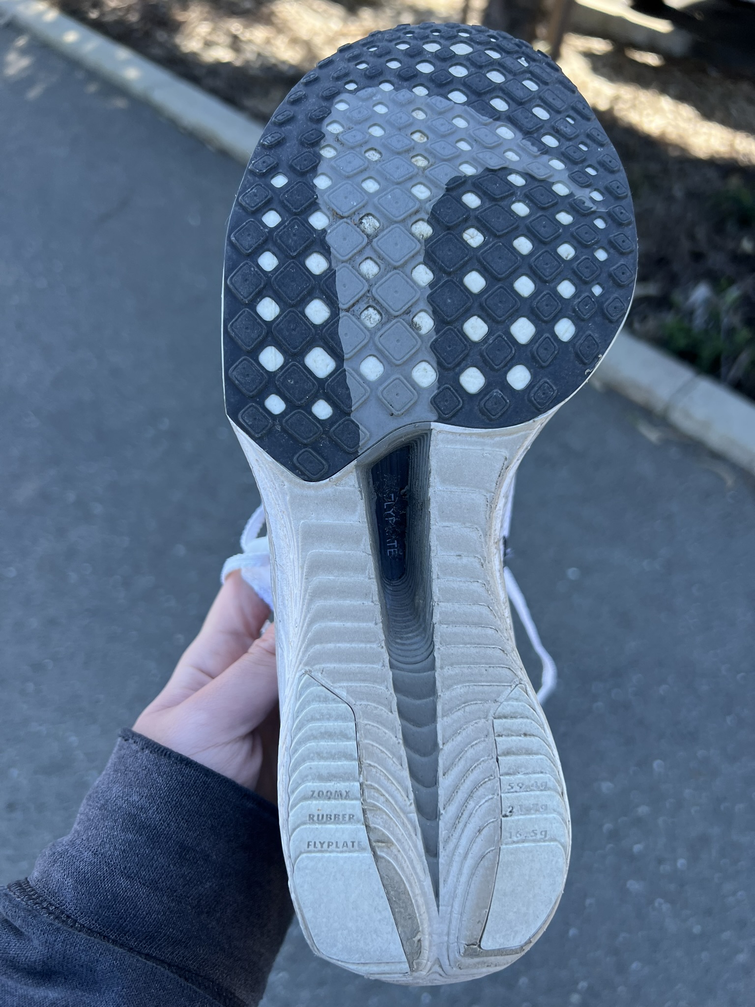 我的 Nike Vaporfly 3 的底部已经开始出现了磨损
