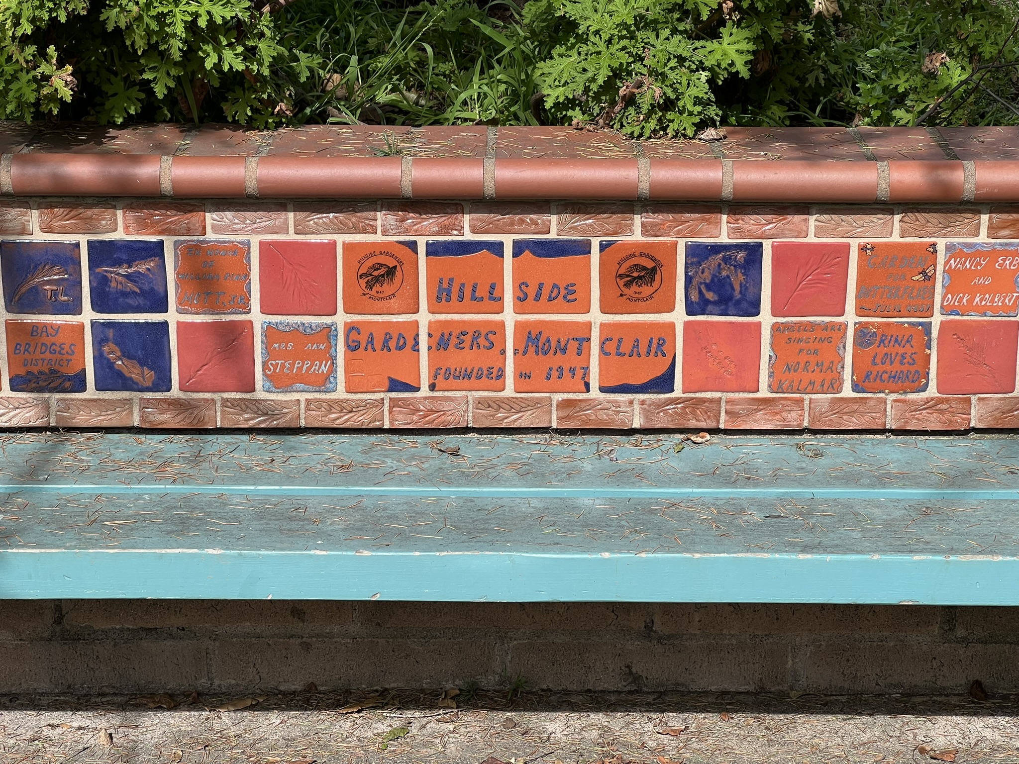 瓷砖上有字