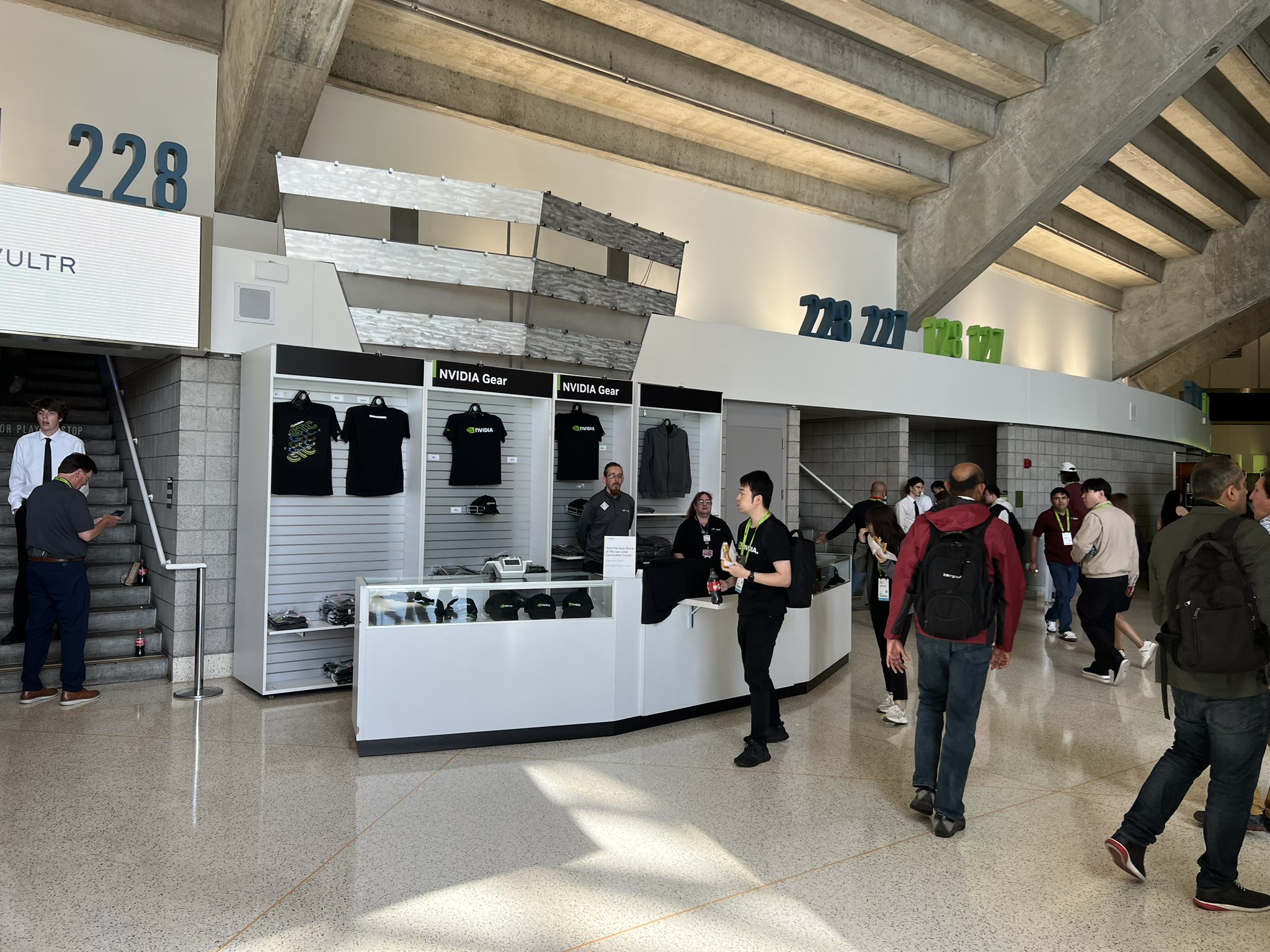 NVIDIA 的周边商品店