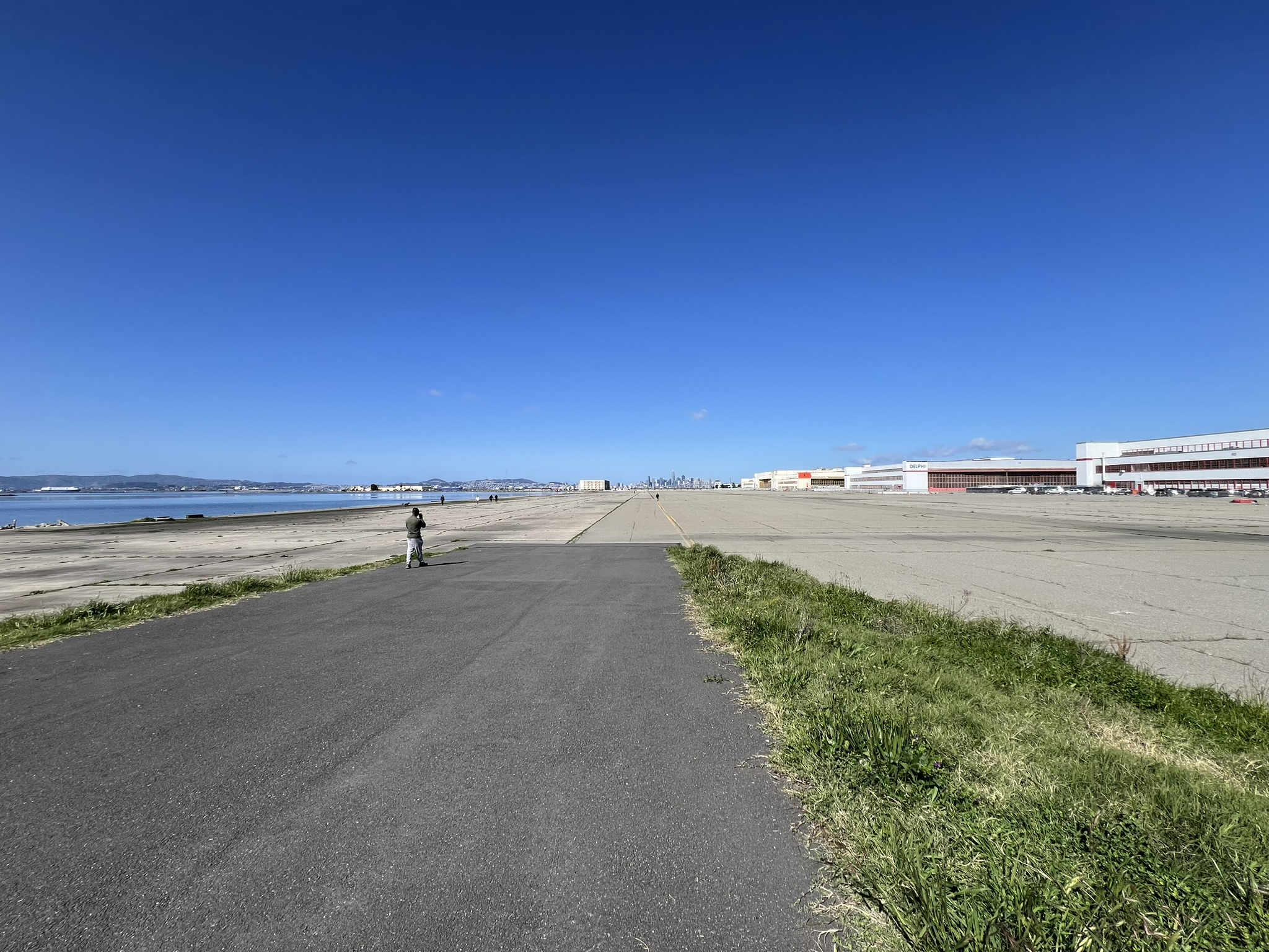 Alameda Waterfront Park 旁有一大块空地