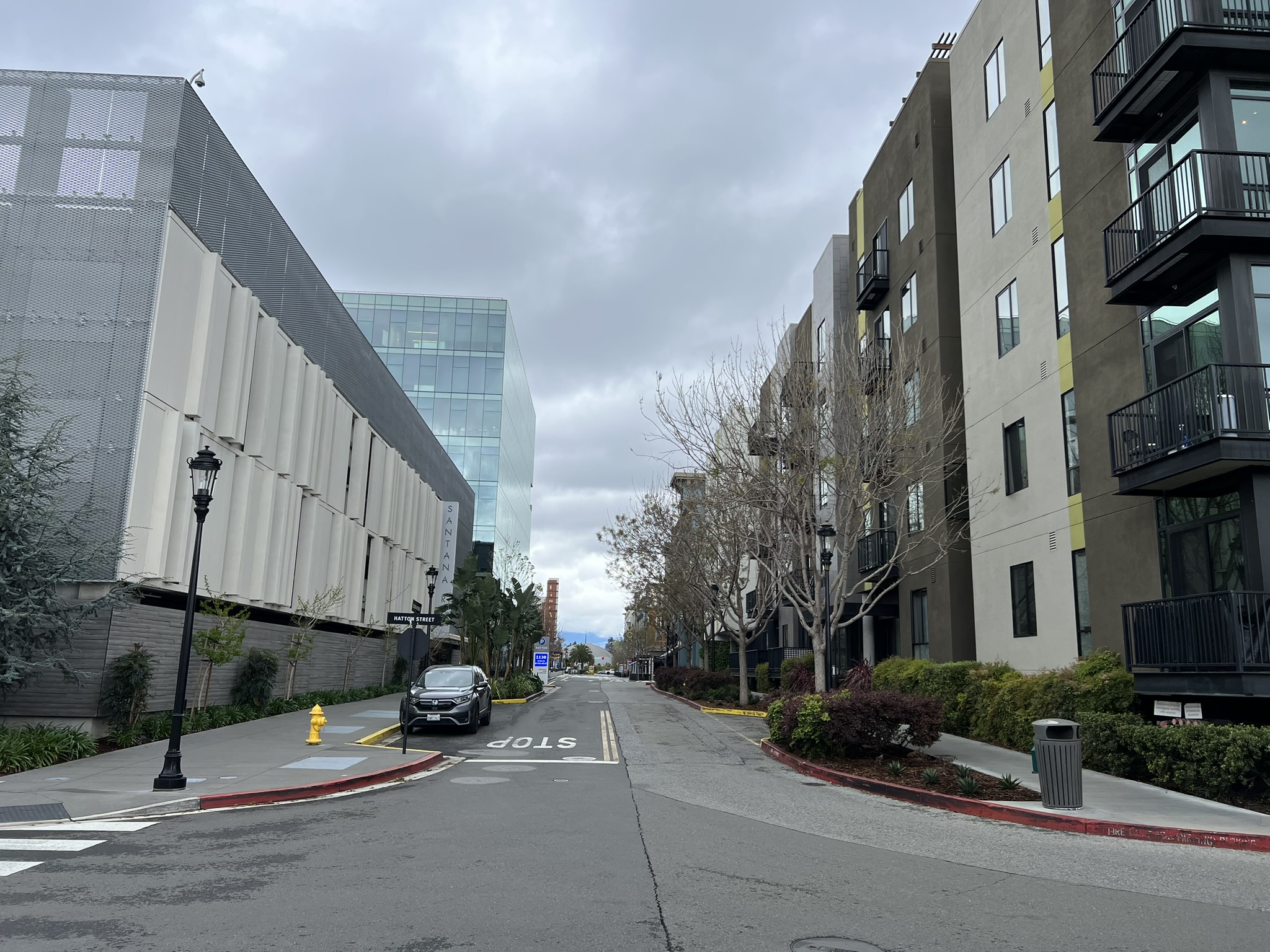 往前走就是 Santana Row