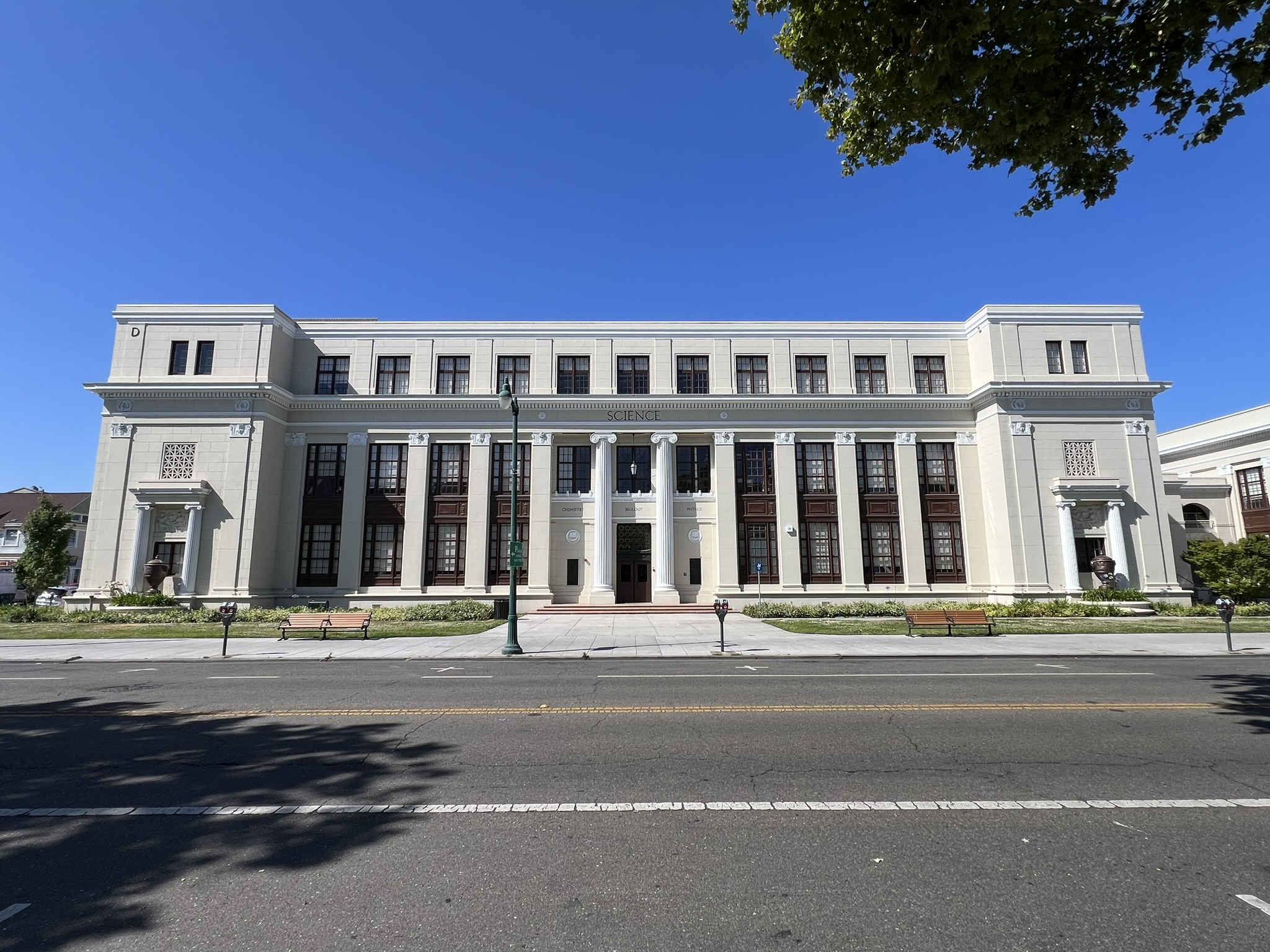 Alameda High School，这个应该是我见过的最宏伟的高中了