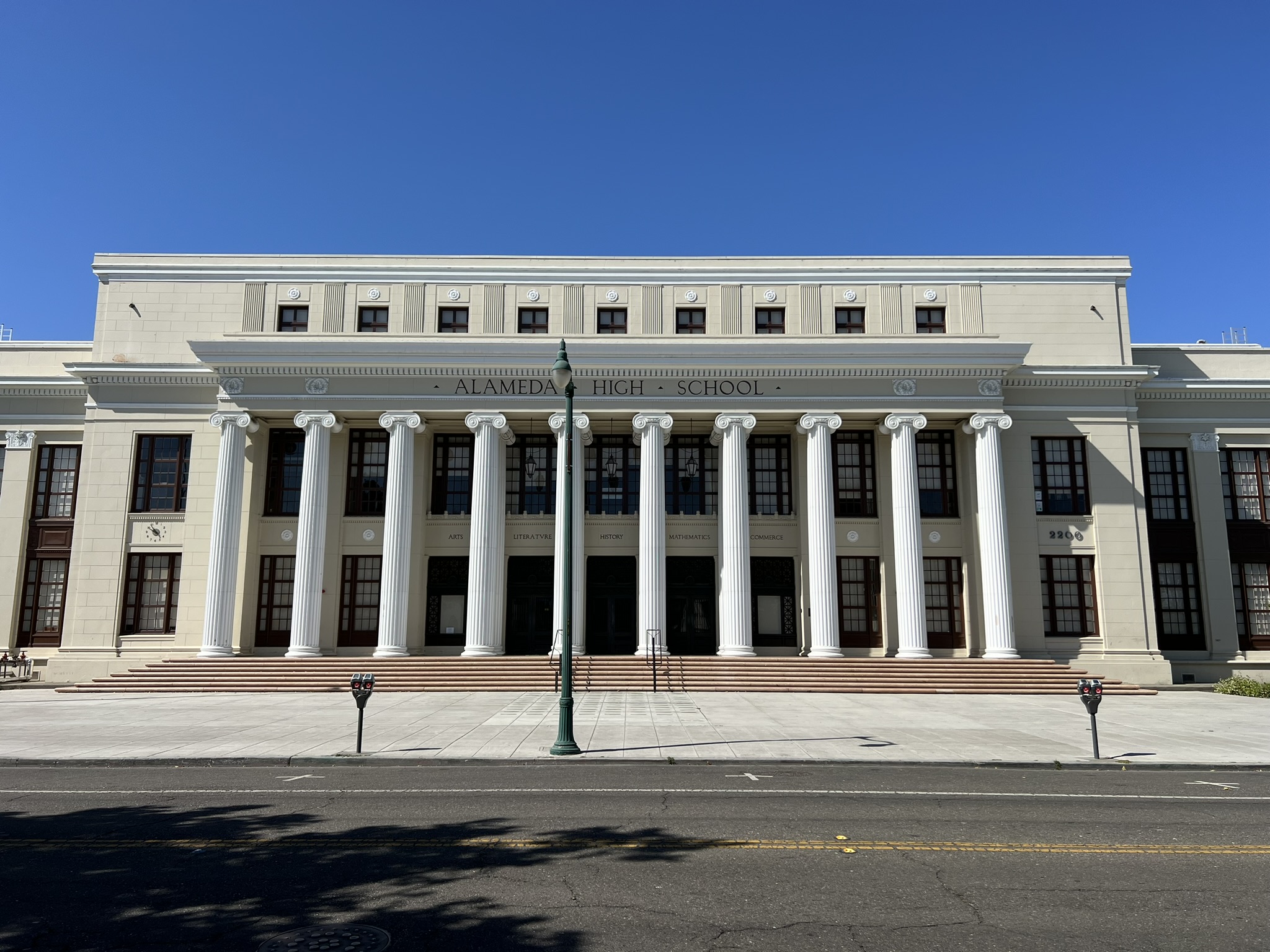 Alameda High School，这个应该是我见过的最宏伟的高中了