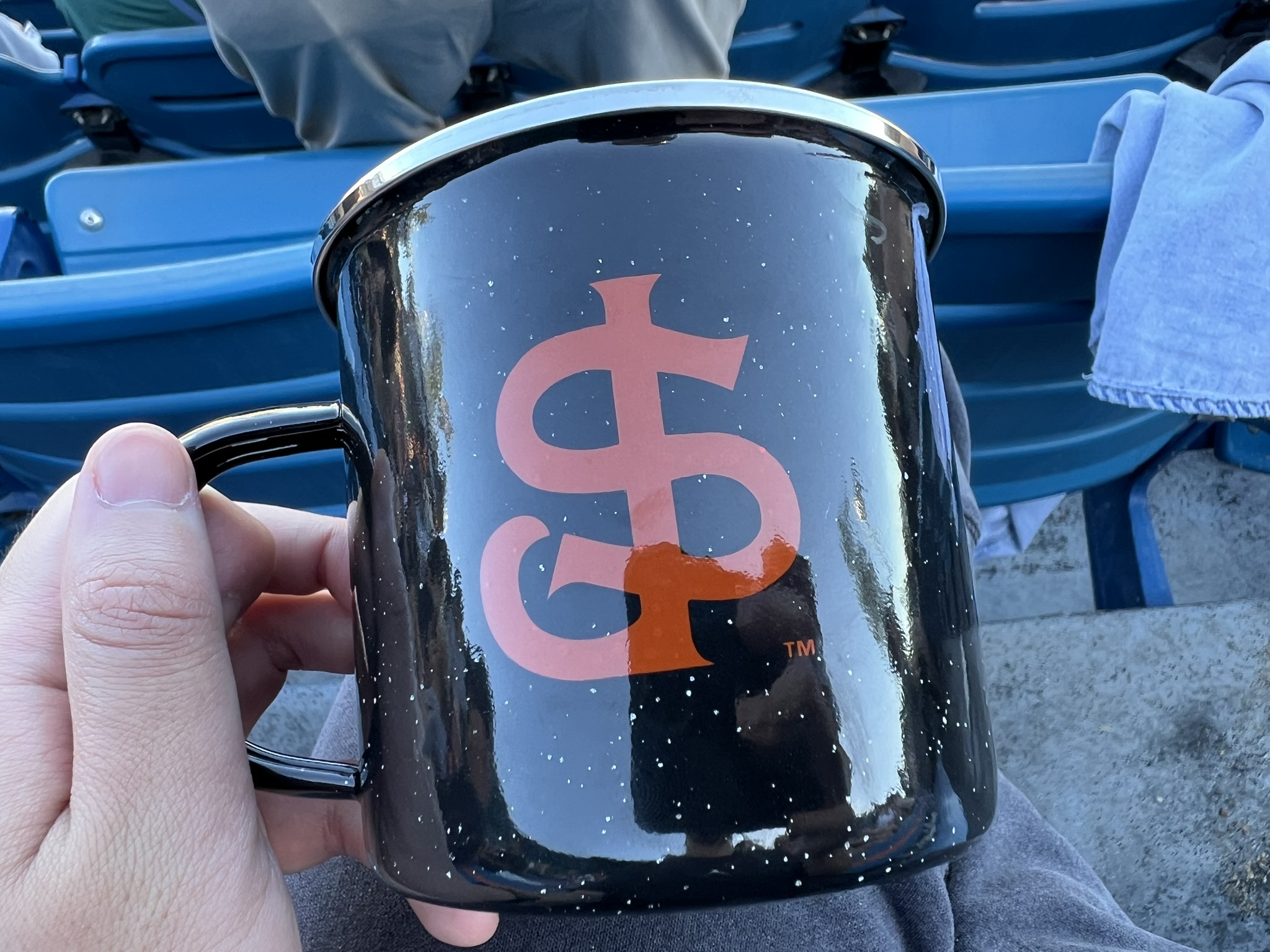 送的 Mug 杯