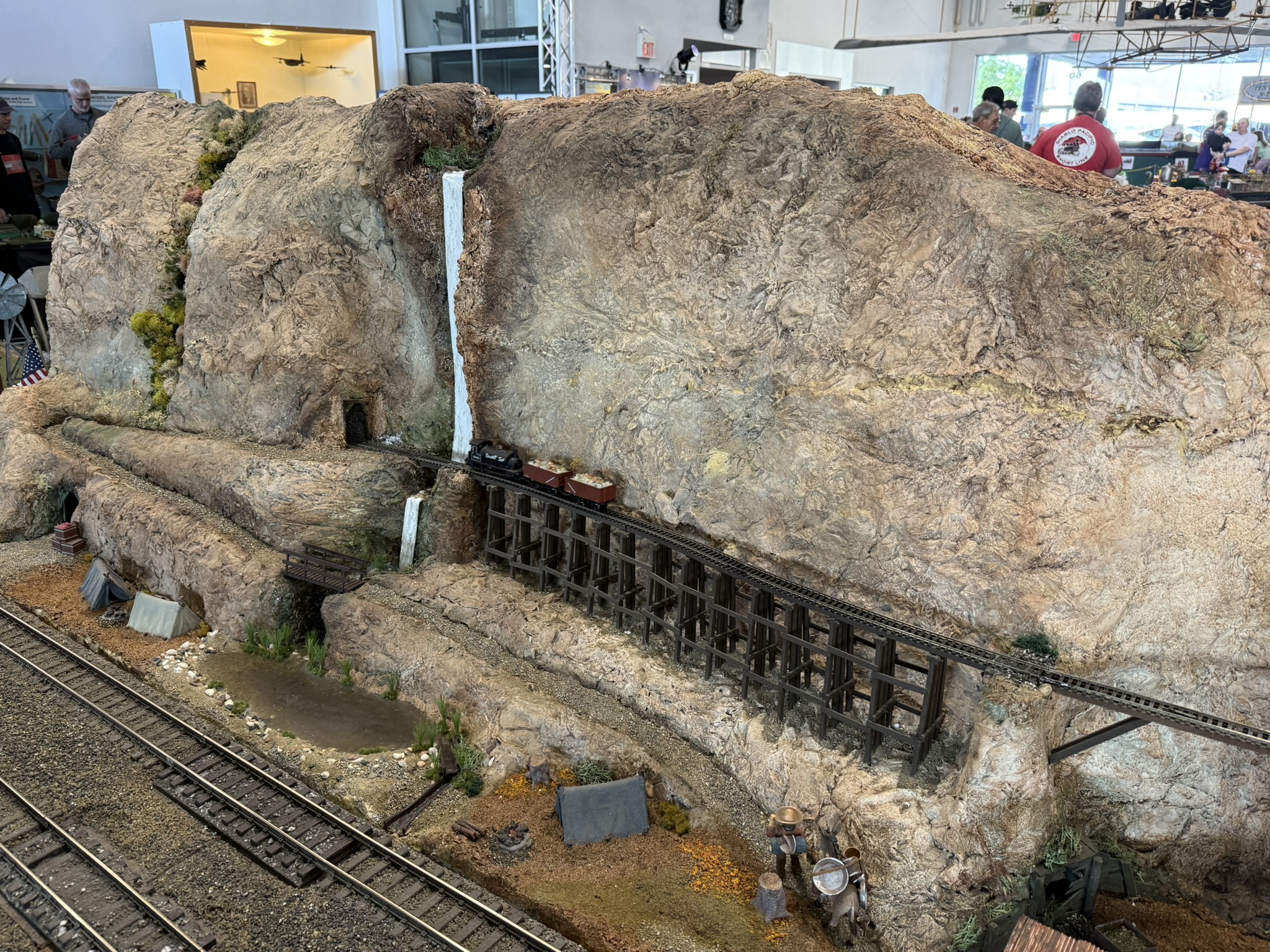 看了一眼 Hiller Aviation Museum 马上就走了