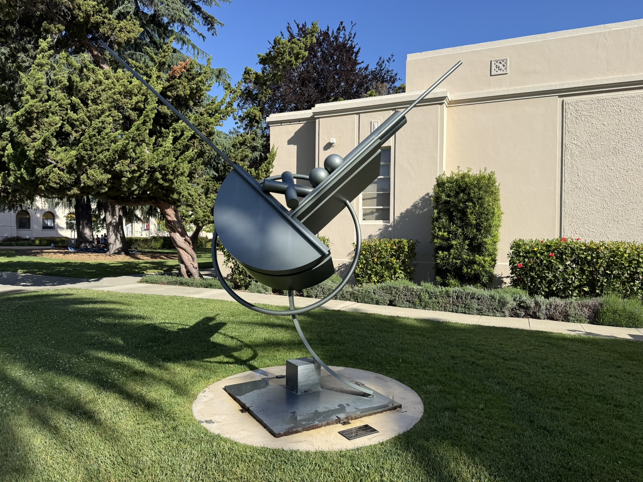 校园里多了一些去年没见过的物件