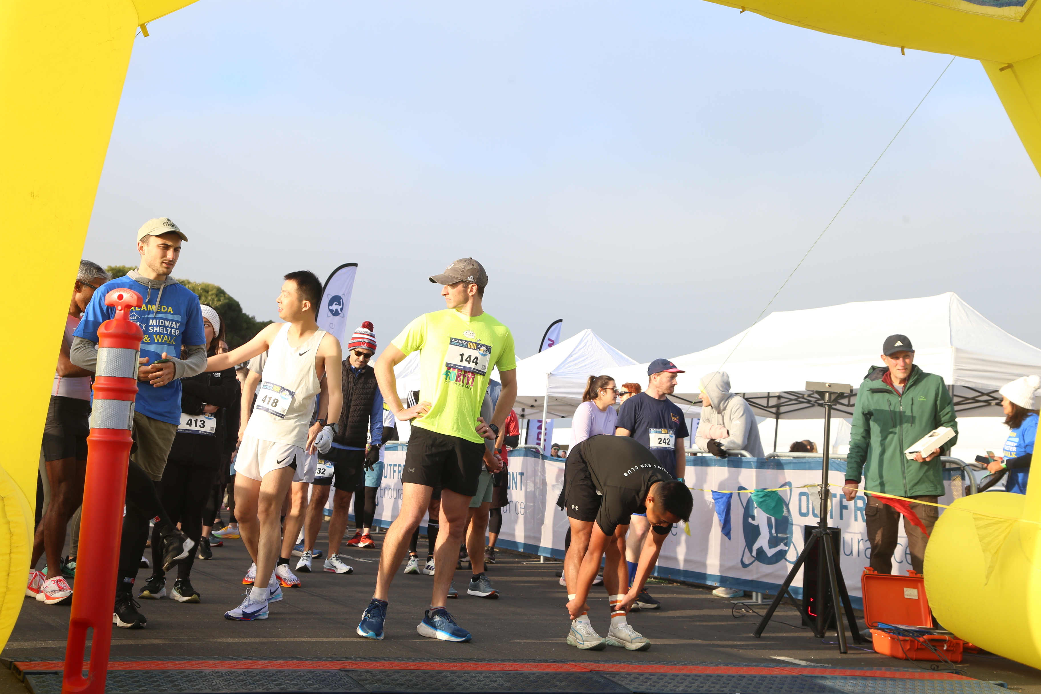 赛前和 Vineet 碰拳